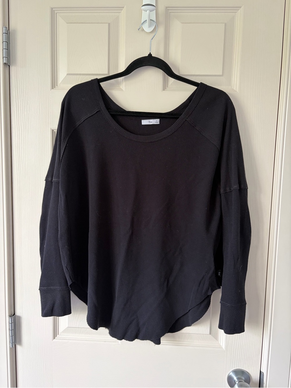 💗 TNA - Black Waffle Knit Long Sleeve - Medium